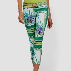 099 New York and Company Audrey Pant Slimleg Crop 4-way Stretch Green and White